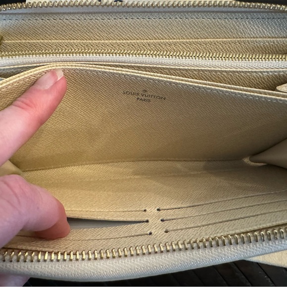 Louis Vuitton Zippy Wallet Damier Azur - Picture 10 of 12